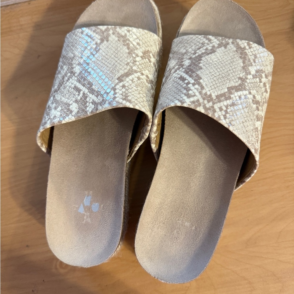 Stylish Beige Snake Print Women's Slides